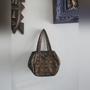 Black and Gold Baroque Victorian Print Black White Interior Women's Shoulder Bag